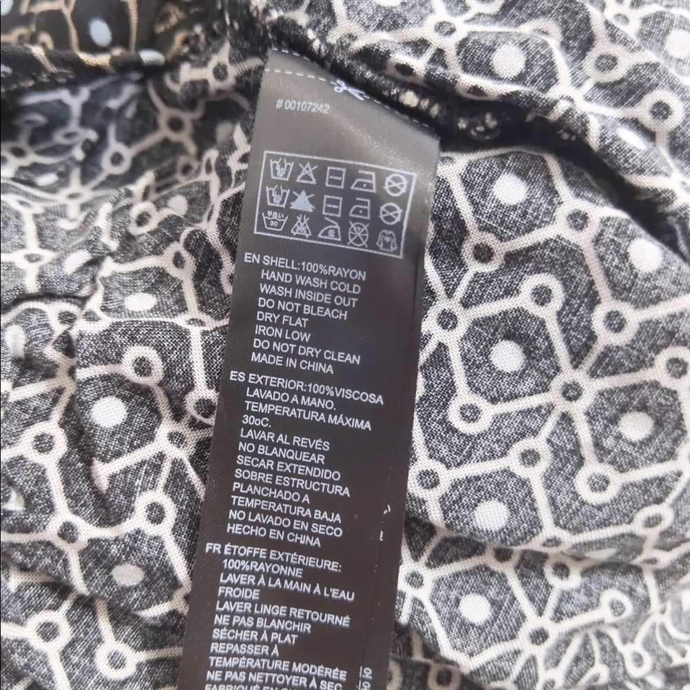 Bundle of Old Navy top & Forever21 Shorts - Picture 14 of 14